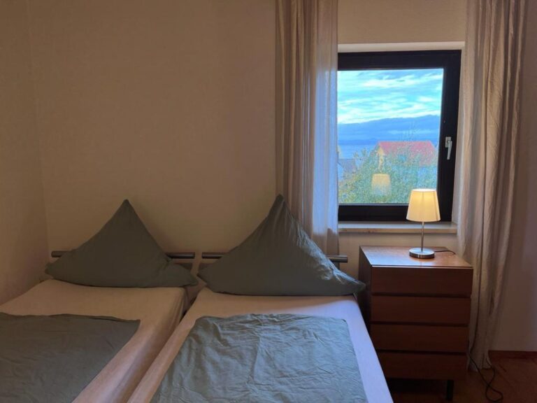 Konstanz Bodensee Seensucht Schlafzimmer mit Doppelbett