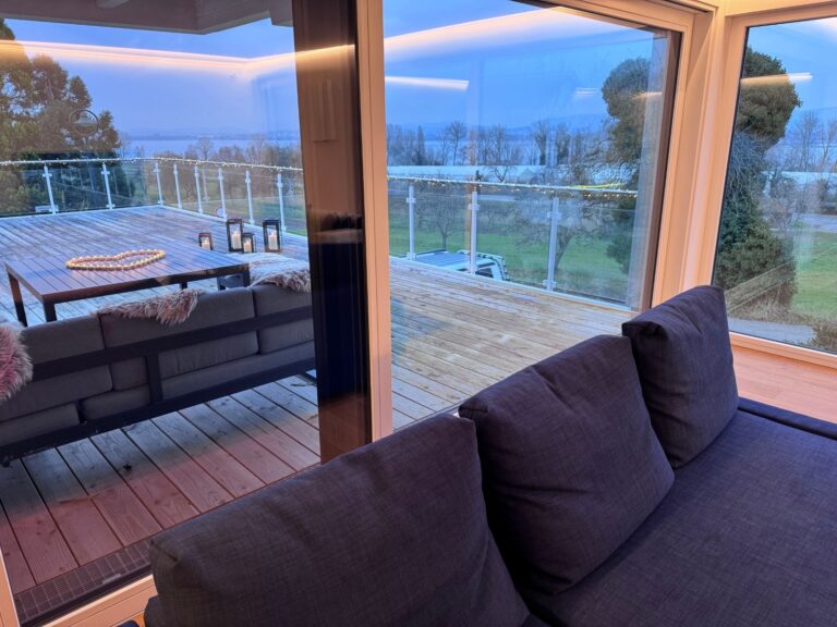 Konstanz Bodensee Seeseensucht Wohnzimmer mit Blick auf die Terrasse
