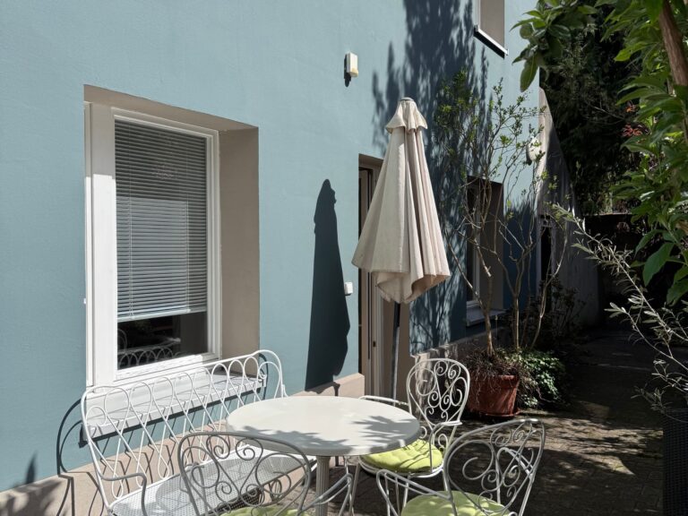 Seeglueck Haeusle Konstanz Bodensee Aussenansicht mit Garten