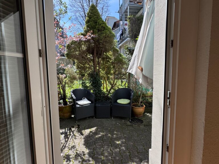 Seeglueck Haeusle Konstanz Bodensee Blick auf den Garten