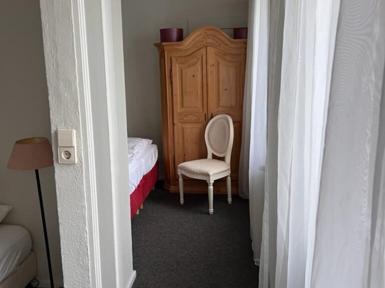 Seeglueck Haeusle Konstanz Bodensee Durchgang zum Schlafzimmer