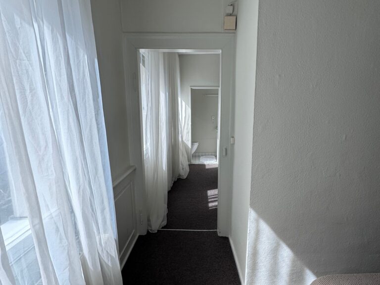 Seeglueck Haeusle Konstanz Bodensee Durchgangsbereich zum Schlafzimmer