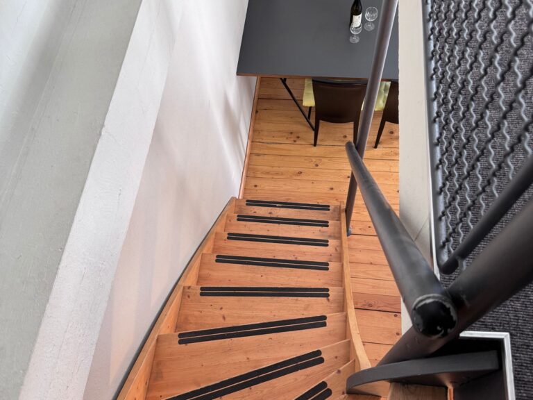 Seeglueck Haeusle Konstanz Bodensee Treppe ins 1. Obergeschoss