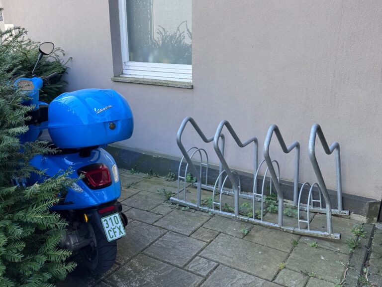 Seeglueck Hafenblick Konstanz Bodensee Fahrradstaender
