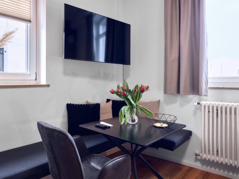 Seeglueck Hafenblick Konstanz Bodensee Sitz und Essbereich Appartement