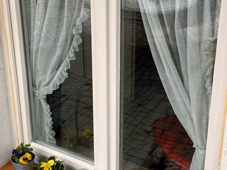 Seeglueck Oase Konstanz Bodensee St Johan Retro 2 Fenster zum Innenhof
