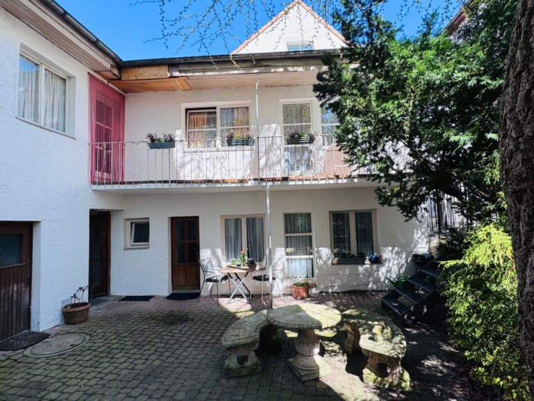 Seeglueck Oase konstanz Bodensee St Johan Retro 1 Gebaeudeaussenansicht und Innenhof