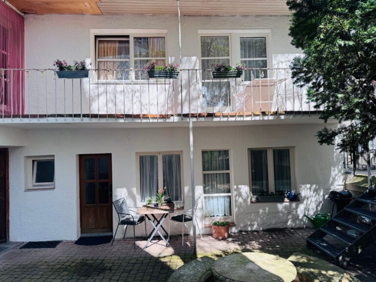 Seeglueck Oase konstanz Bodensee St Johan Retro 1 Gebaeudeaussenansicht vom Innenhof