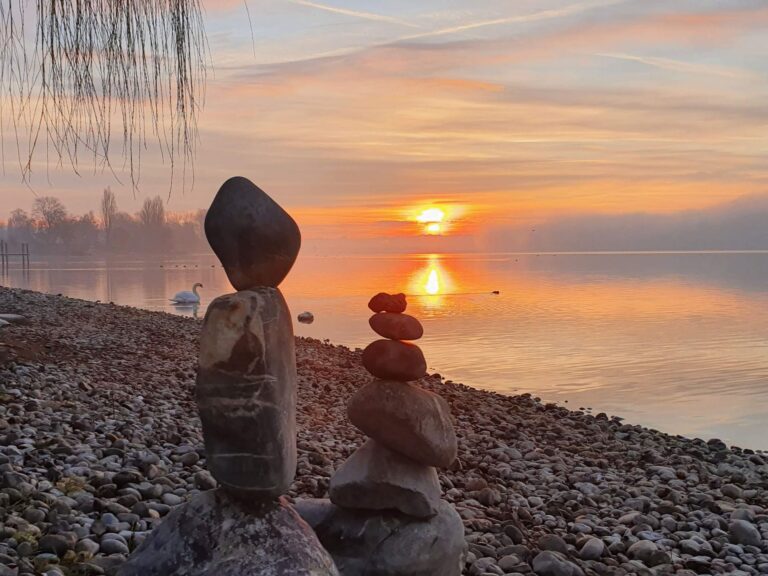 Seeglueck Rheinparadies Konstanz Bodensee Steinskulpturen