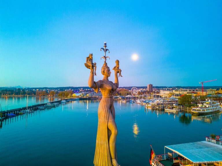 Seeglueck Seeblau Konstanz Bodensee Hafen mit Imperia