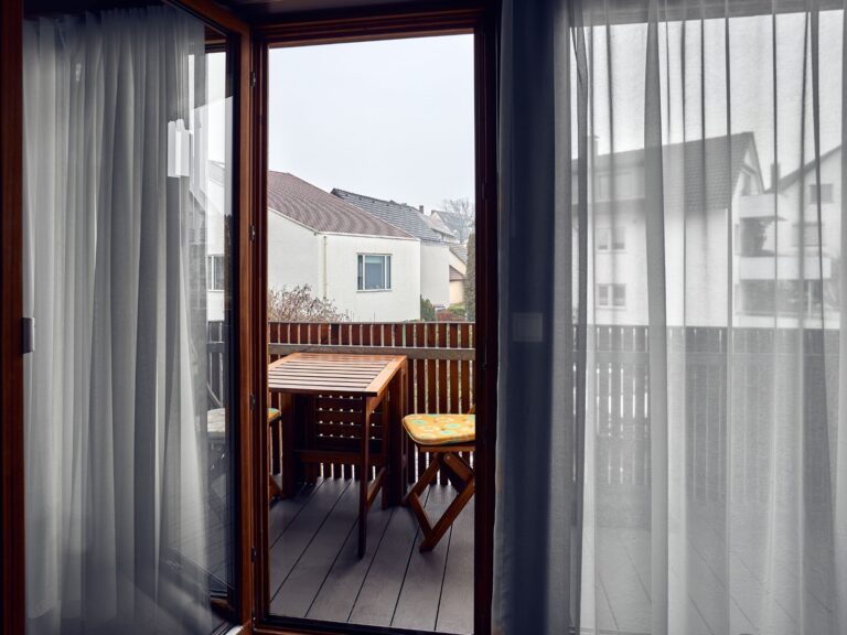 Seeglueck Seediamant Konstanz Bodensee Blick aus dem Appartement zum Balkon