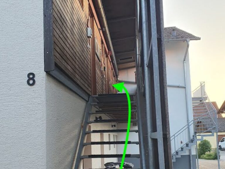 Seeglueck Seediamant Konstanz Bodensee Treppenaufgang zum Eingangsbereich Appartement