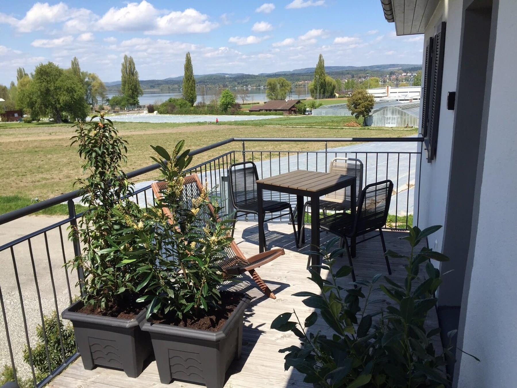 Westbalkon mit Seeblick der Ferienwohnung Sonnenbalkon auf der Insel Reichenau